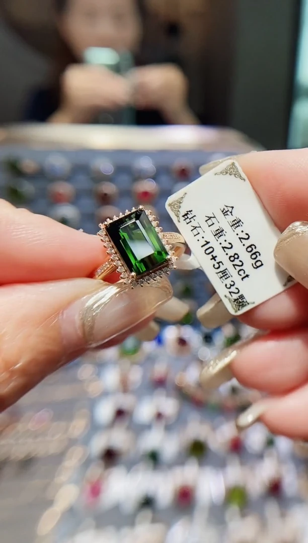 碧玺戒指18K金镶嵌2.82.