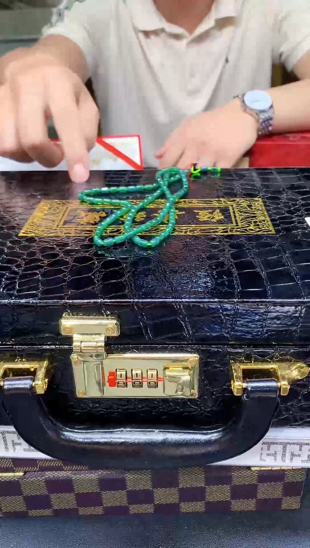 翡翠未镶嵌颈饰翡翠A货