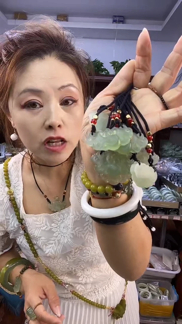 未镶嵌蛇纹石玉凤凰多样性发货其中之一