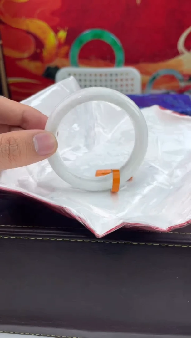 【闪购商品】翡翠手镯未镶嵌3翡翠手镯（微瑕）