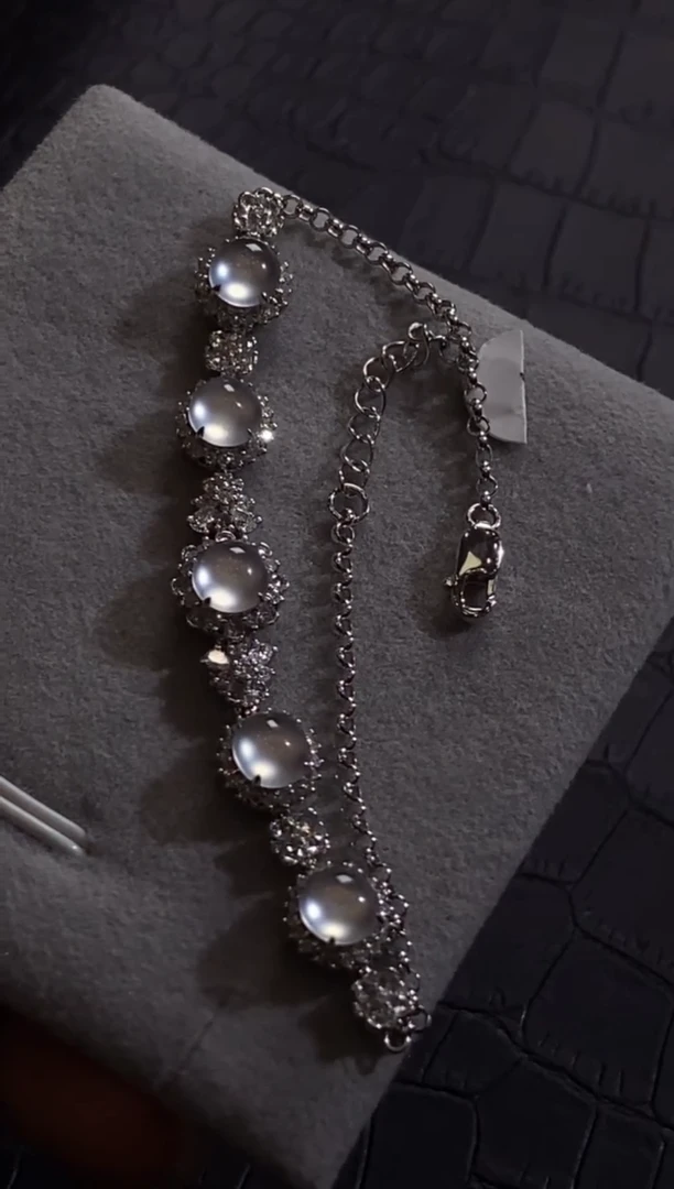 颈饰18K金镶嵌翡翠收到货48小时鉴赏期（超时不退不换）