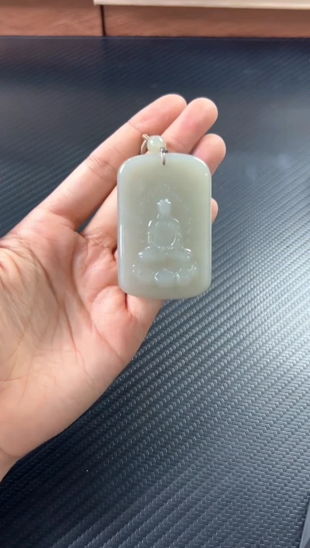 吊坠(赠链)未镶嵌和田玉且末微色差近矿sm