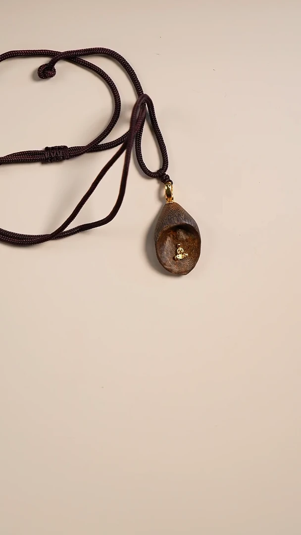 沉香吊坠设计款沉水包壳吊坠 2.74克+ 多样性发一