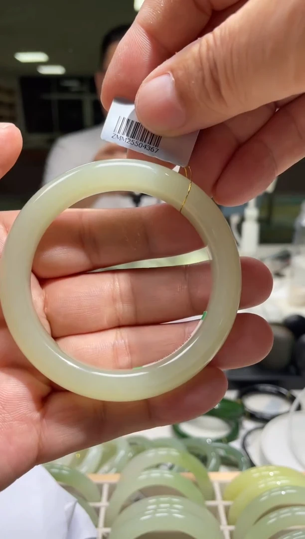 和田玉手镯未镶嵌56-58圈口 4367