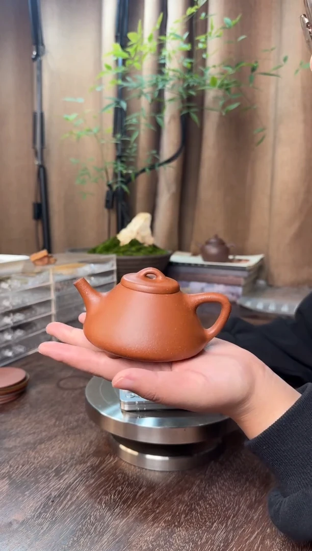 茶壶紫砂王*飞子冶石瓢-超精工半手（宝山红降坡-30目99纯红）