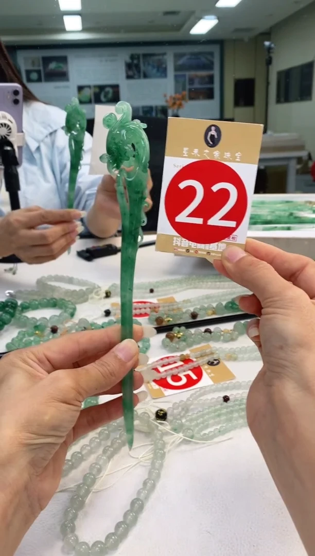 颈饰未镶嵌石英质玉发簪+22