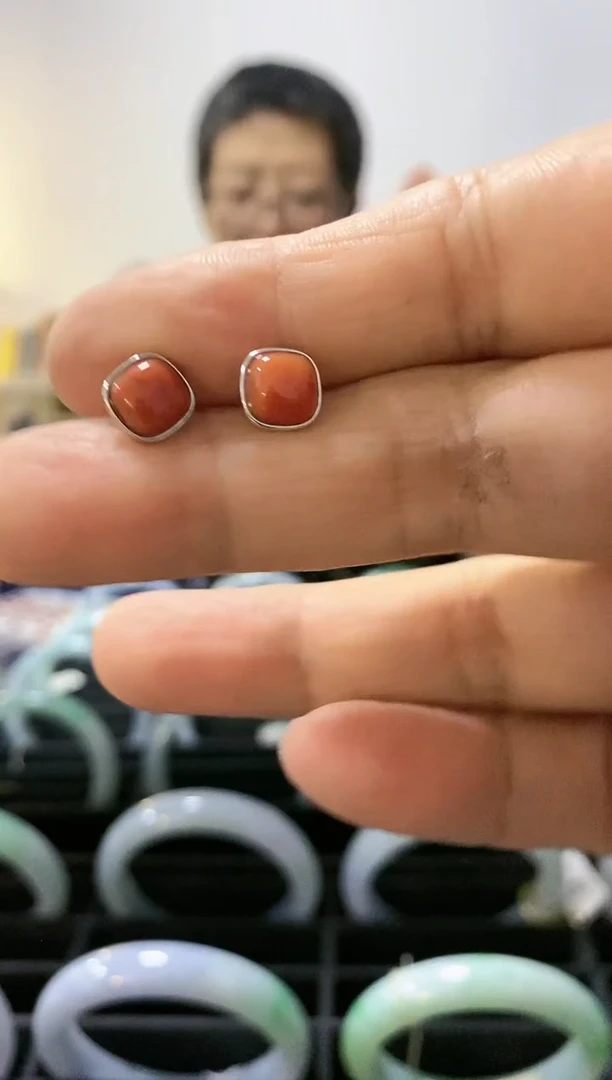 银S925镶嵌南红玛瑙耳饰耳钉