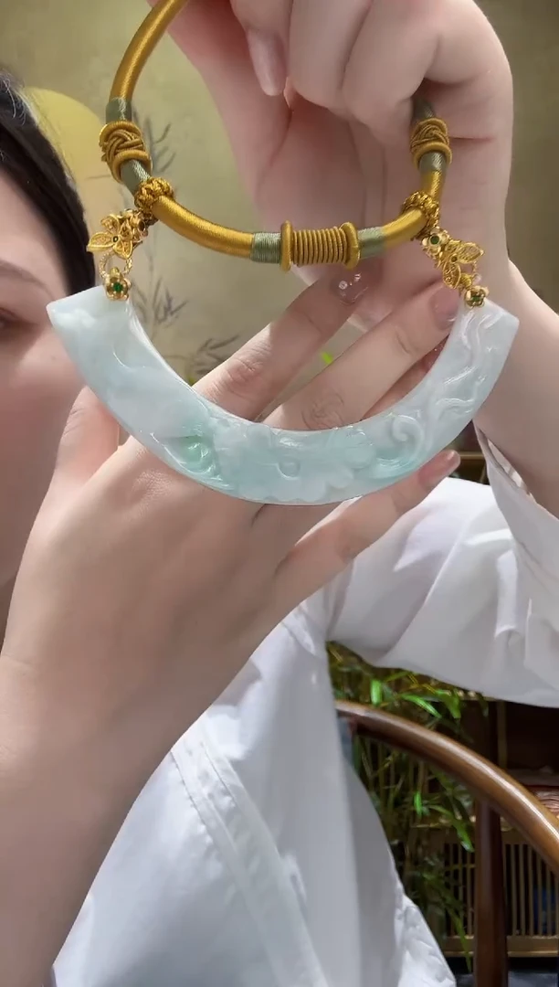 翡翠未镶嵌颈饰吊坠