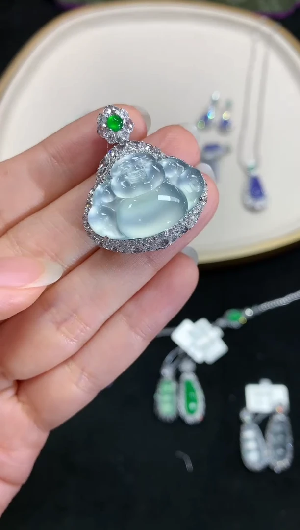 【闪购商品】翡翠吊坠(不含链)18K金镶嵌W382|69800