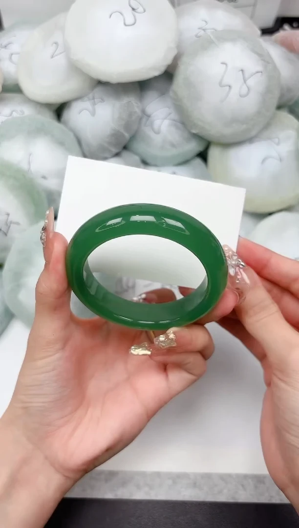 石英质玉手镯未镶嵌235-54.4