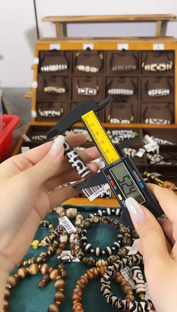 玛瑙/玉髓（覆膜）颈饰未镶嵌52微瑕