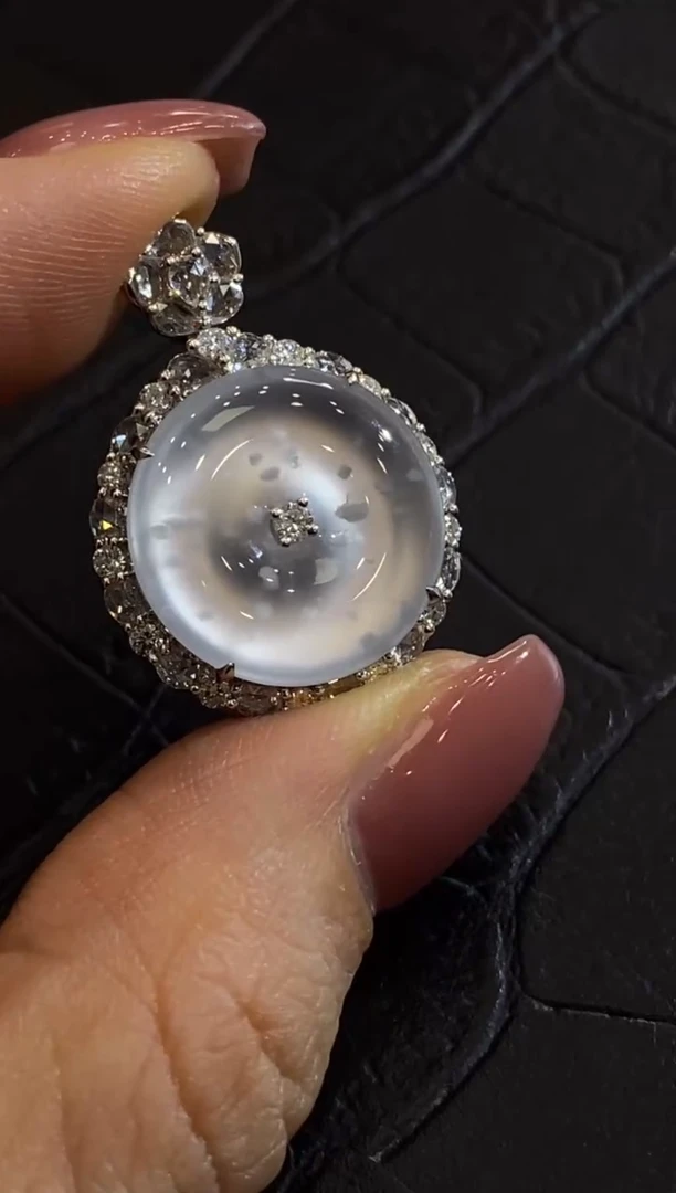 颈饰18K金镶嵌翡翠收到货48小时鉴赏期（超时不退不换）