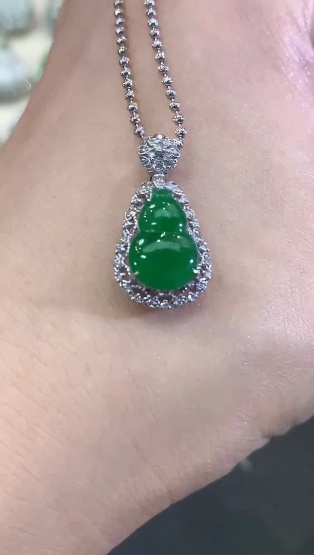 吊坠(不含链)18K金镶嵌翡翠B54