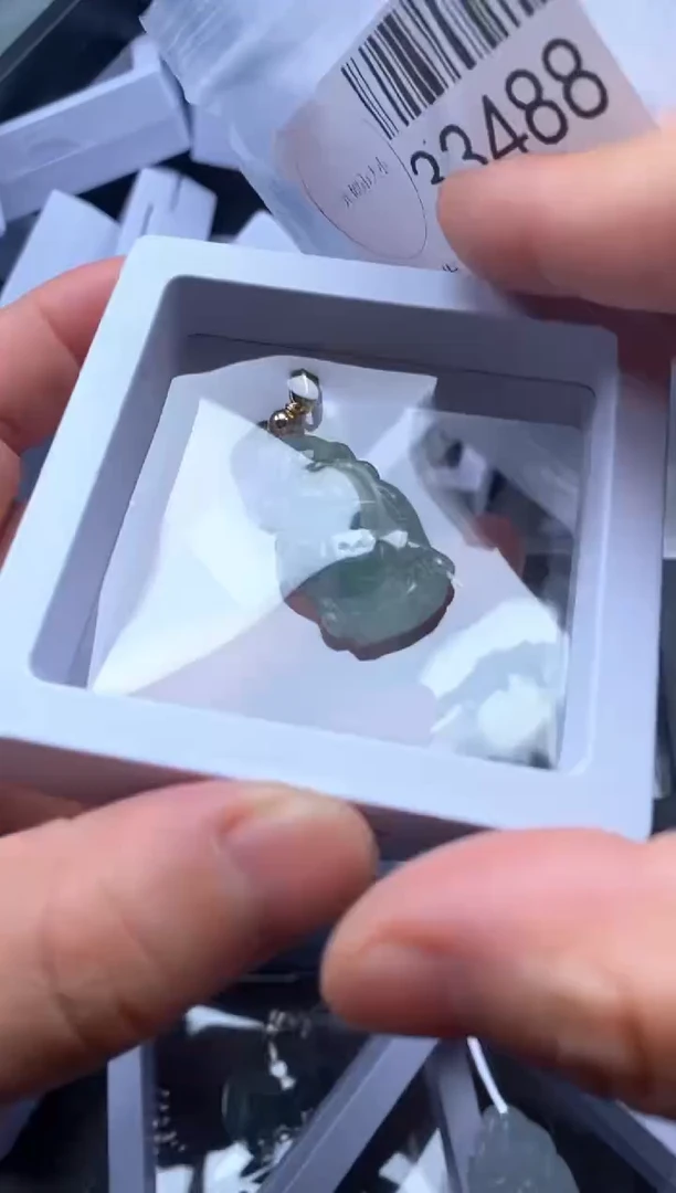 【闪购商品】翡翠吊坠(不含链)未镶嵌33488