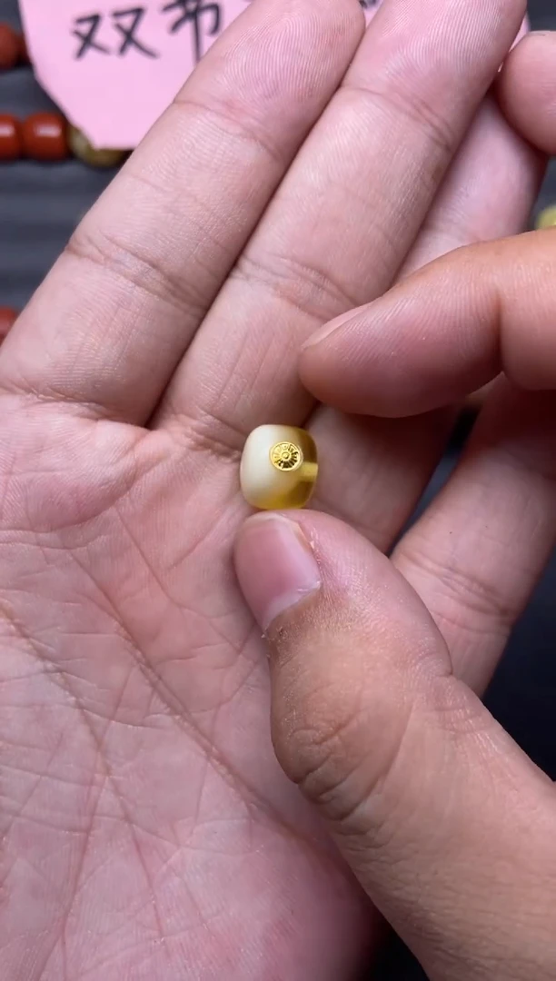 蜜蜡22K金镶嵌珠宝奇石11mm