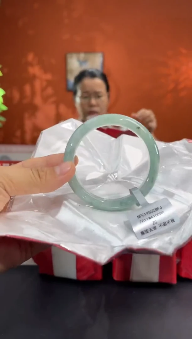 未镶嵌手镯翡翠翡翠手镯（微瑕）