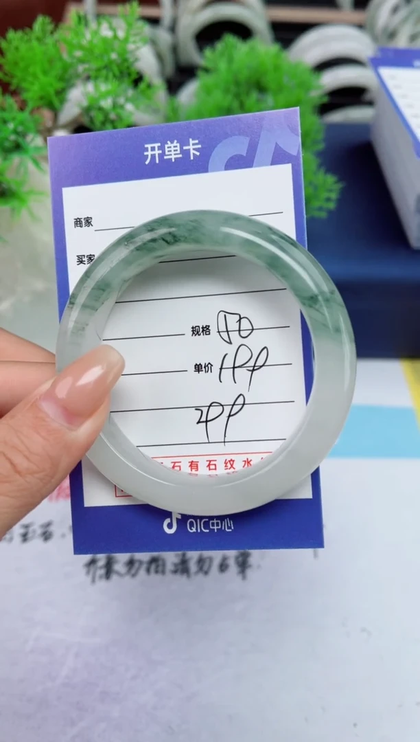 【闪购商品】石英质玉手镯未镶嵌299