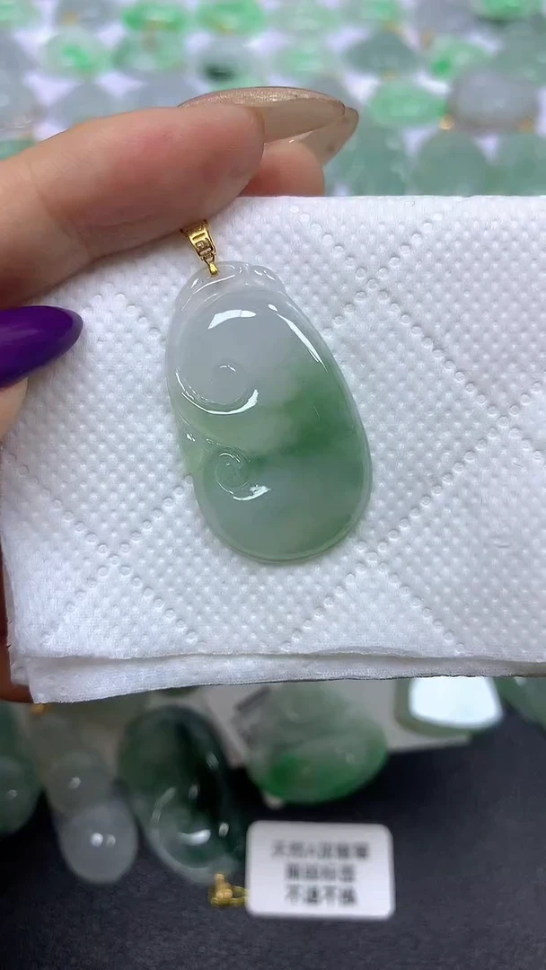 颈饰18K金镶嵌翡翠1