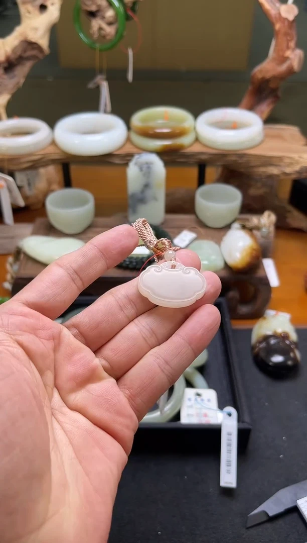 和田玉未镶嵌吊坠(不含链)青海藕粉 平安锁 多样性发一