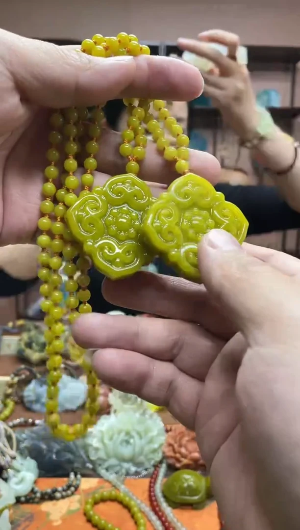 未镶嵌岫玉颈饰多样性发货发其中之一