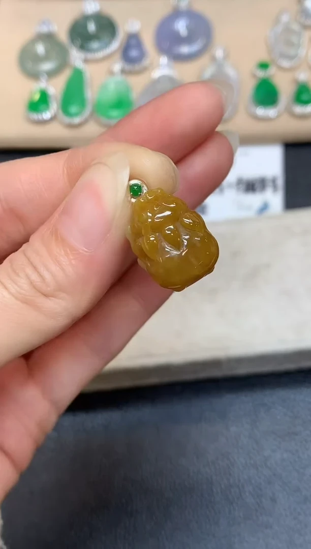 颈饰18K金镶嵌翡翠貔貅【无服务费