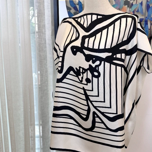 青羽家桑蚕丝白茶晚风印花一字领自带袖衬衫上衣