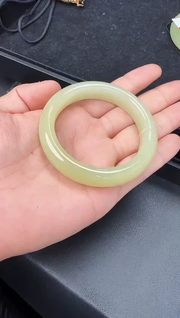 和田玉手镯未镶嵌55圈口