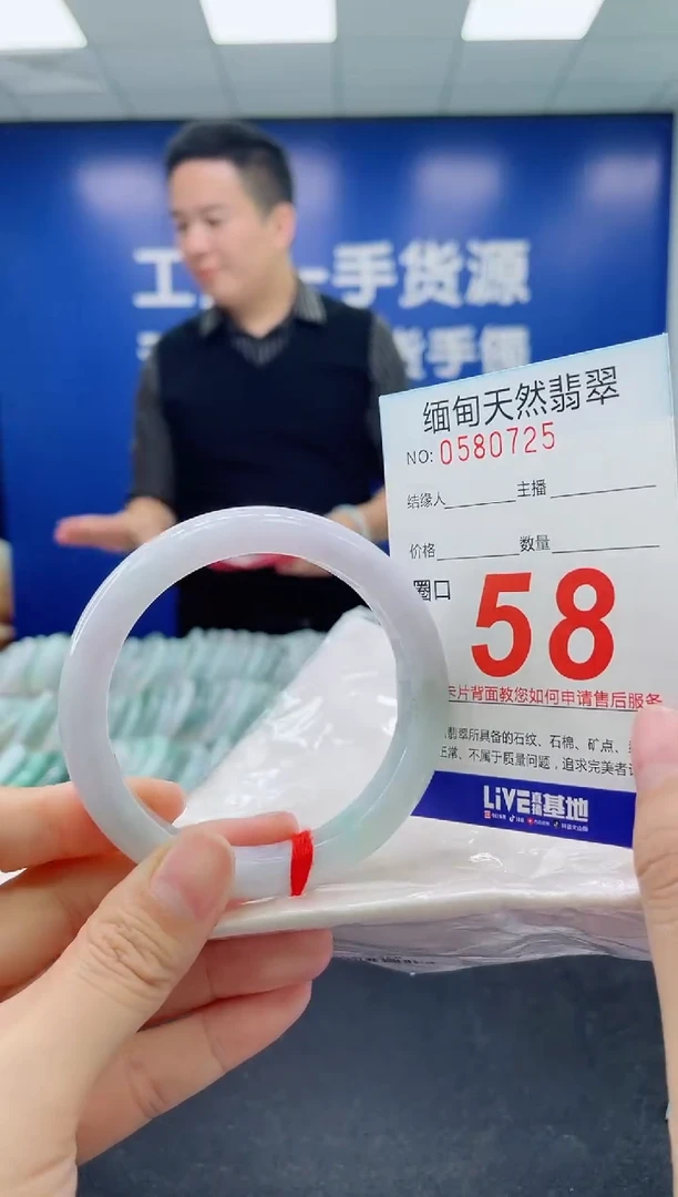 未镶嵌手镯翡翠天然翡翠手镯
