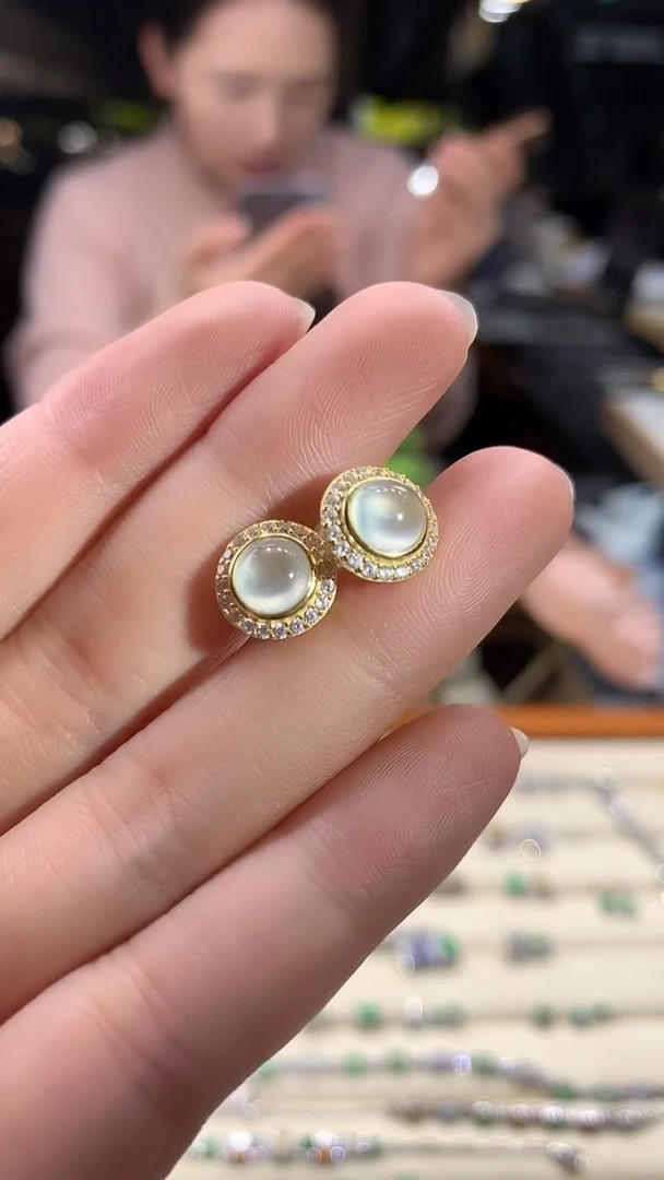 颈饰未镶嵌翡翠蛋面