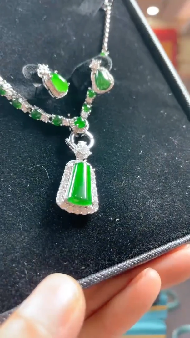 颈饰未镶嵌翡翠*208