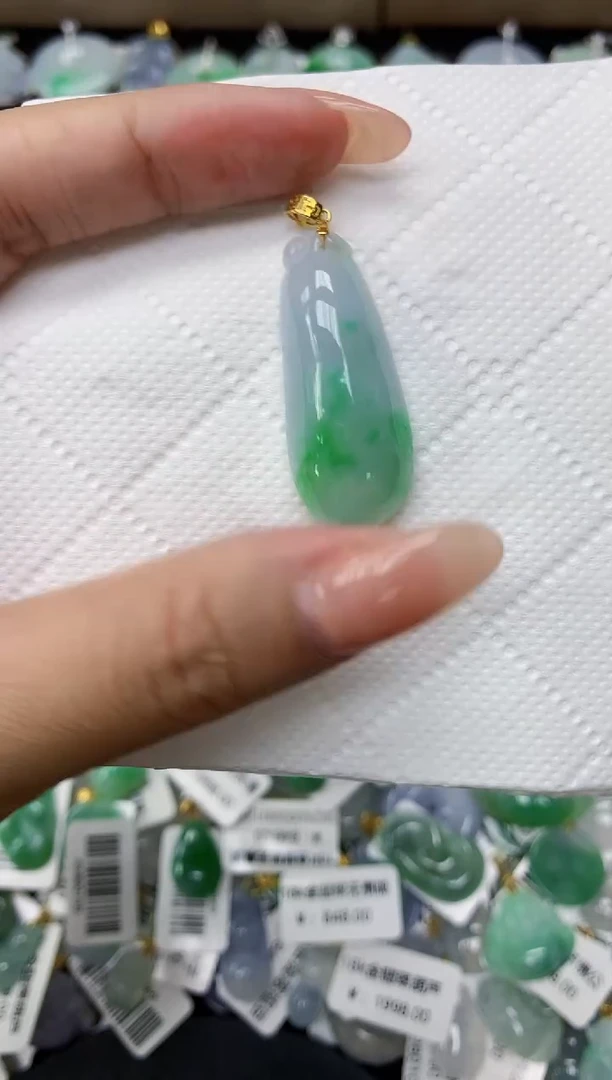 颈饰18K金镶嵌翡翠11111111111