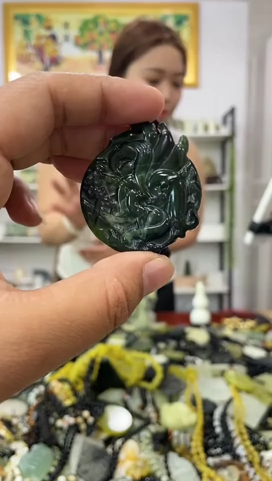 岫玉未镶嵌吊坠
