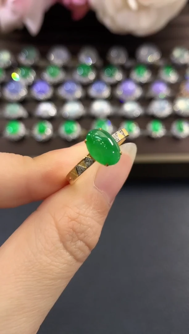 18K金镶嵌戒指翡翠b110