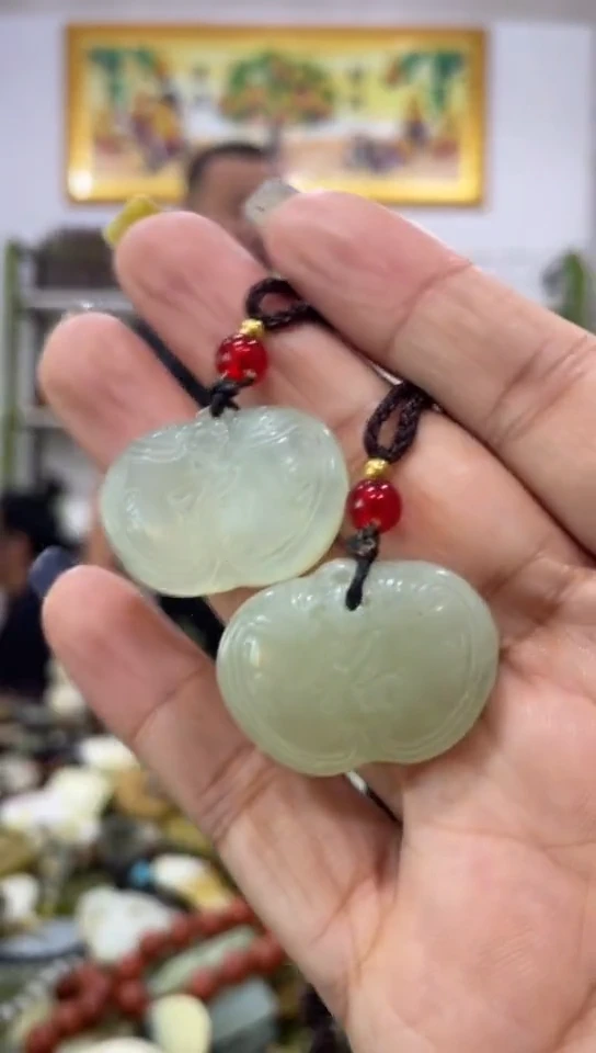 未镶嵌岫玉吊坠多样性发货发其中一件