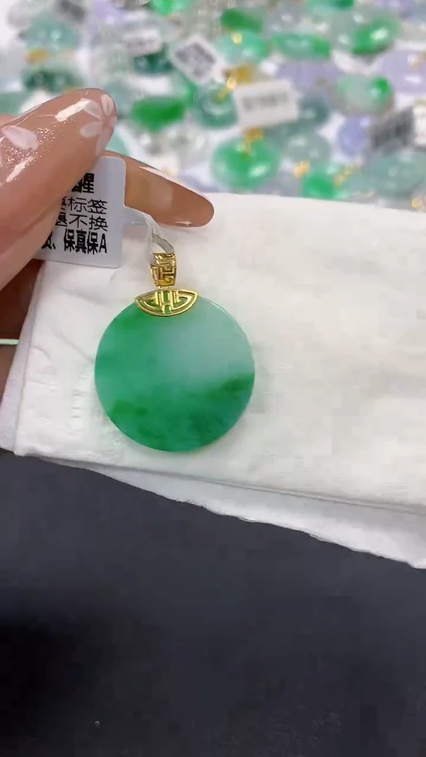 颈饰18K金镶嵌翡翠a货假一赔三支持复检百元上9元证书费自理