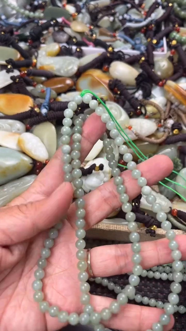 【闪购商品】和田玉颈饰未镶嵌多样性发货没有证书拍一发一有瑕