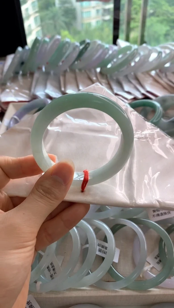 未镶嵌手镯翡翠55.6甜绿