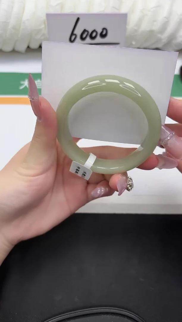 未镶嵌手镯石英质玉134-56.8