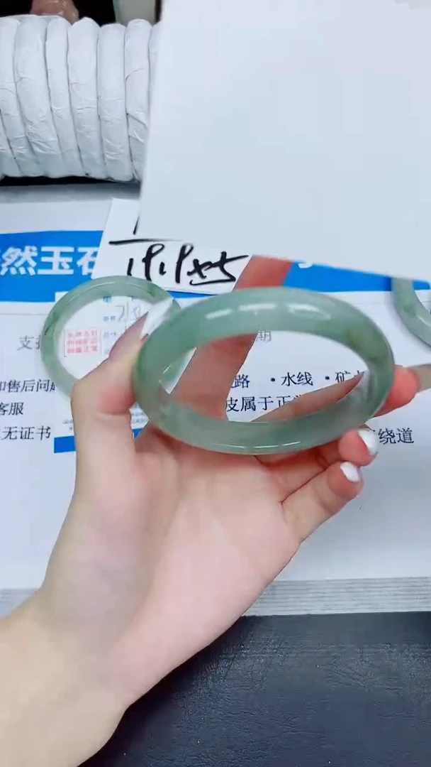石英质玉手镯未镶嵌211/58.7