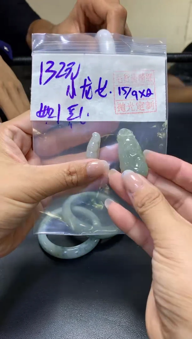 未镶嵌定制翡翠小*女+挂件#132元毛货需抛光