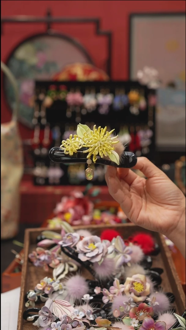 刺绣非遗绒花饰品