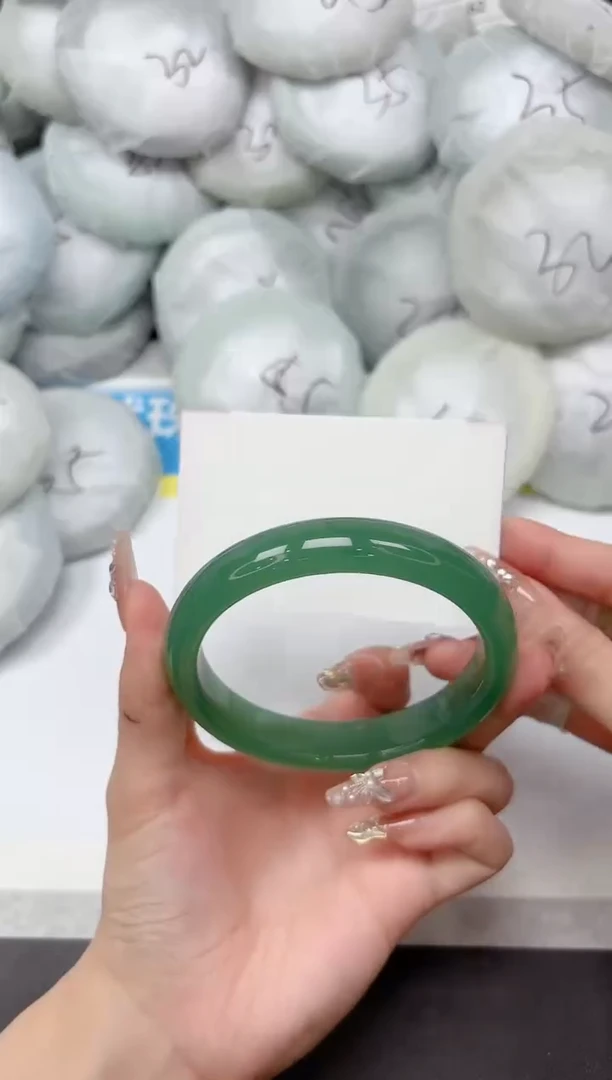 未镶嵌手镯石英质玉29-64.4