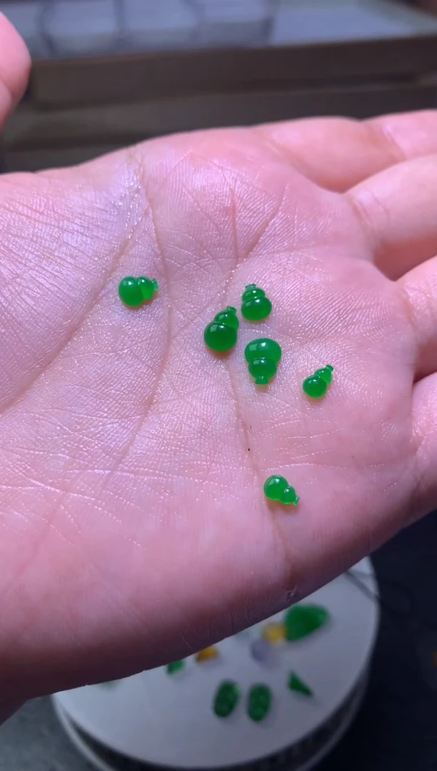 未镶嵌定制翡翠我****路毛货