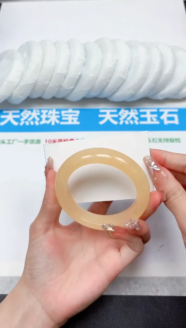 未镶嵌手镯石英质玉246-55.6