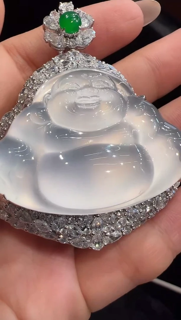 颈饰18K金镶嵌翡翠吊坠