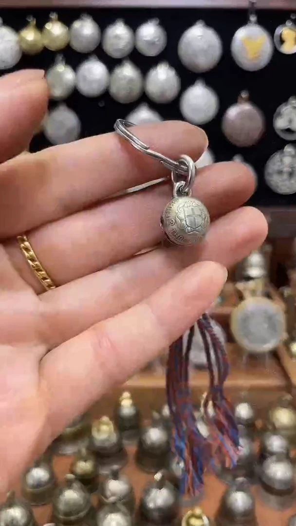 卢英国三便士小银铃