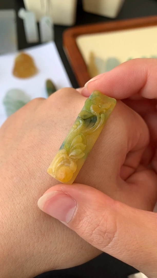 【闪购商品】定制翡翠未镶嵌翡翠