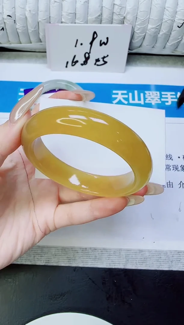 未镶嵌手镯石英质玉108/54.6