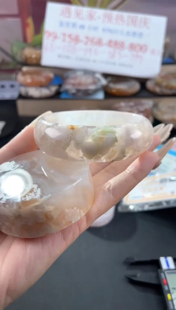 未镶嵌手镯石英质玉64