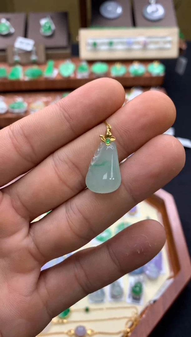 吊坠(不含链)18K金镶嵌翡翠葫芦